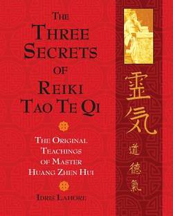 Three Secrets Of Reiki Tao Te Qi: The Original Teachings Of Master Hunag Zhen Hui (Includes Dvd) (O)