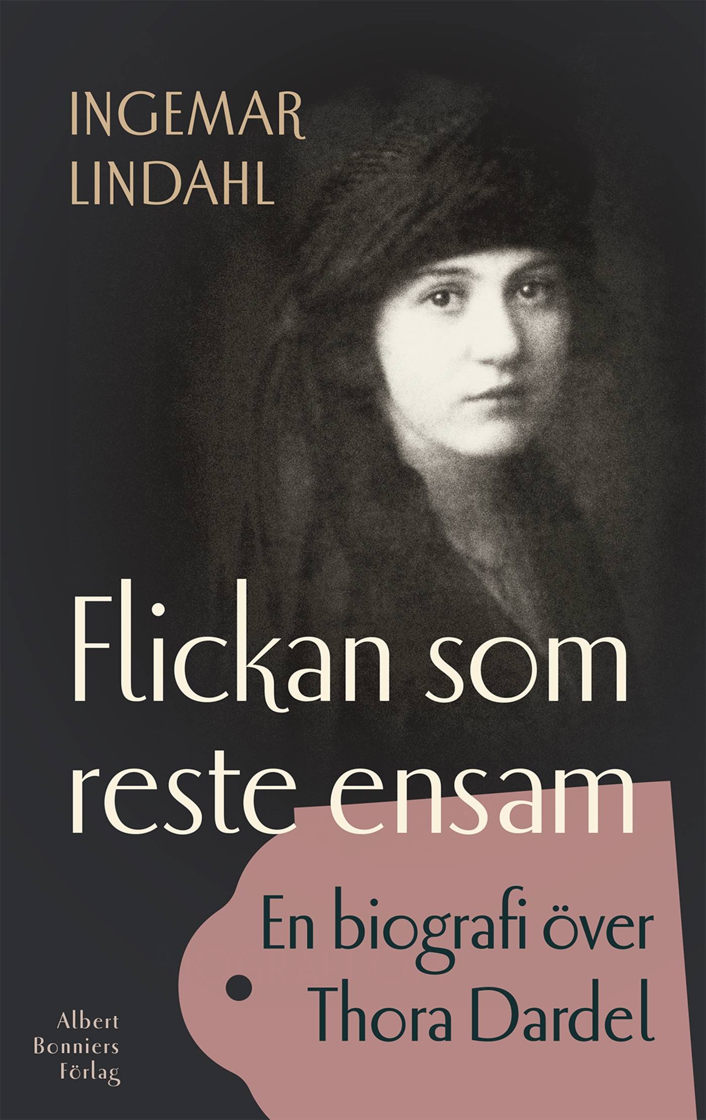 Flickan som reste ensam : en biografi över Thora Dardel