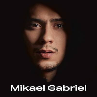 Mikael Gabriel : alasti